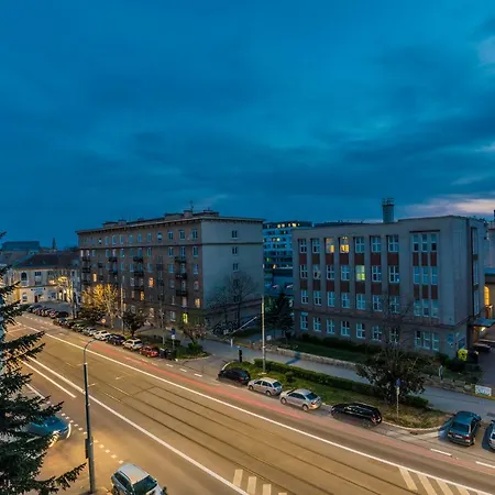 Amos - Private Parking Included *